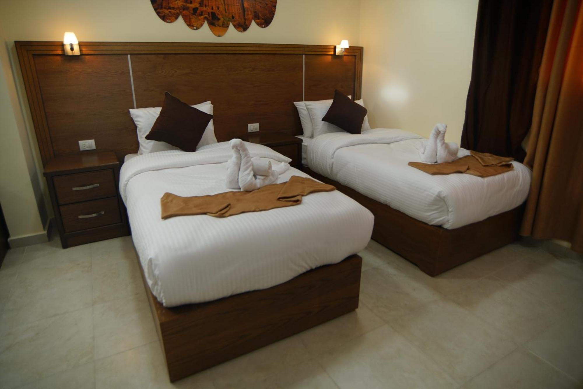 Petra Aretas Hotel Wadi Musa Buitenkant foto